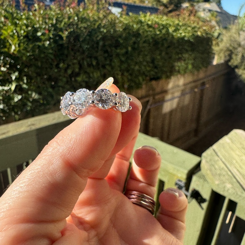 New Moissanite 1.0CT SIZE: 6 Ring - Picture 5 of 10
